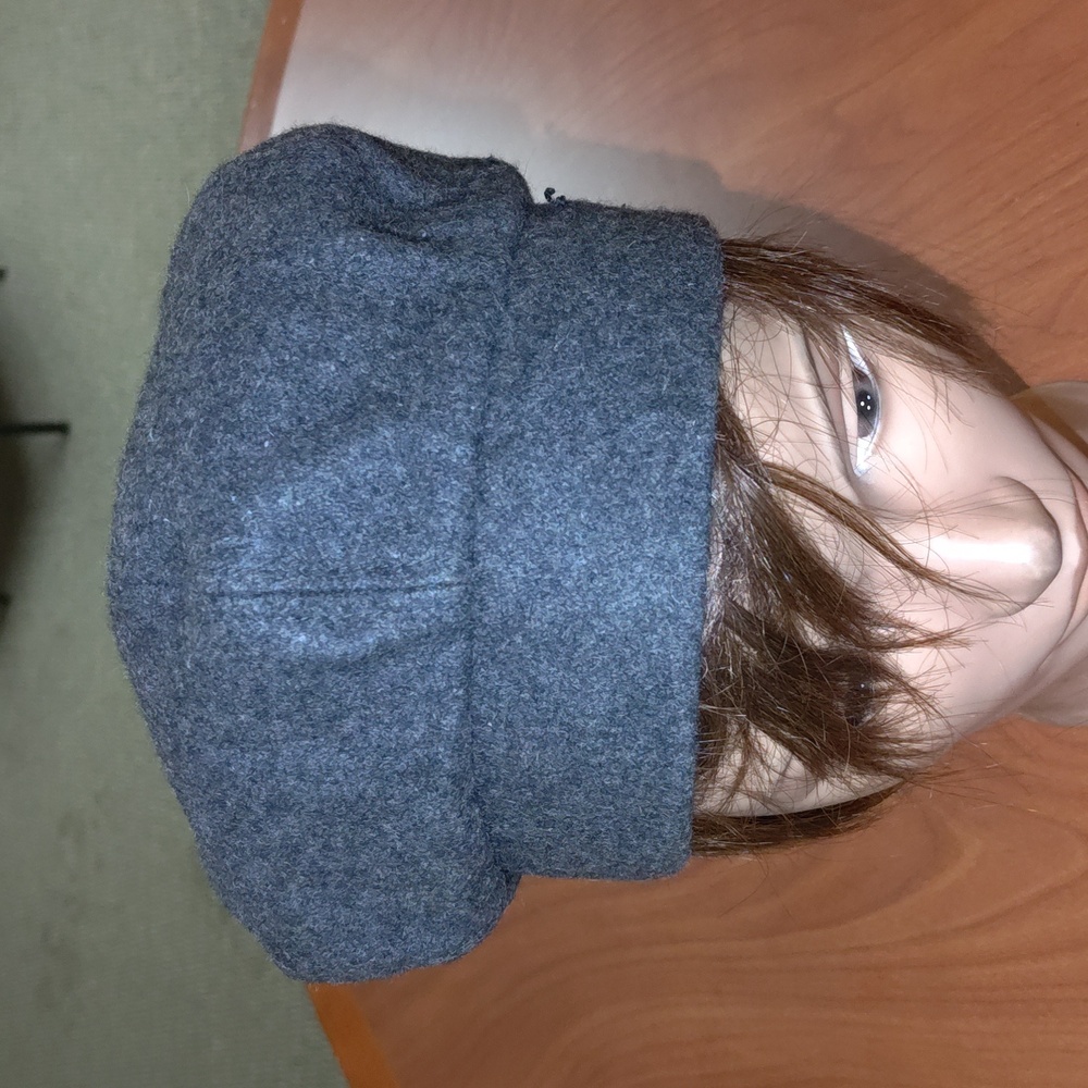 de Lux Wool Polyester Gray Beanie Size ML